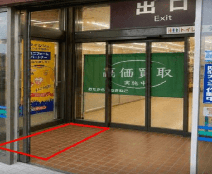 風除室 プロモーションや物販に最適なホームセンター入口風除室の催事イベントスペース