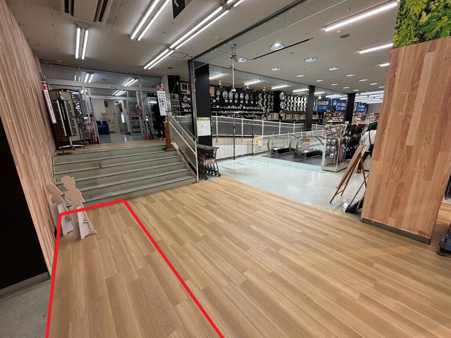 2階エスカレーター前 各種プロモーションに最適な2Fエスカレーター前の催事イベントスペース1