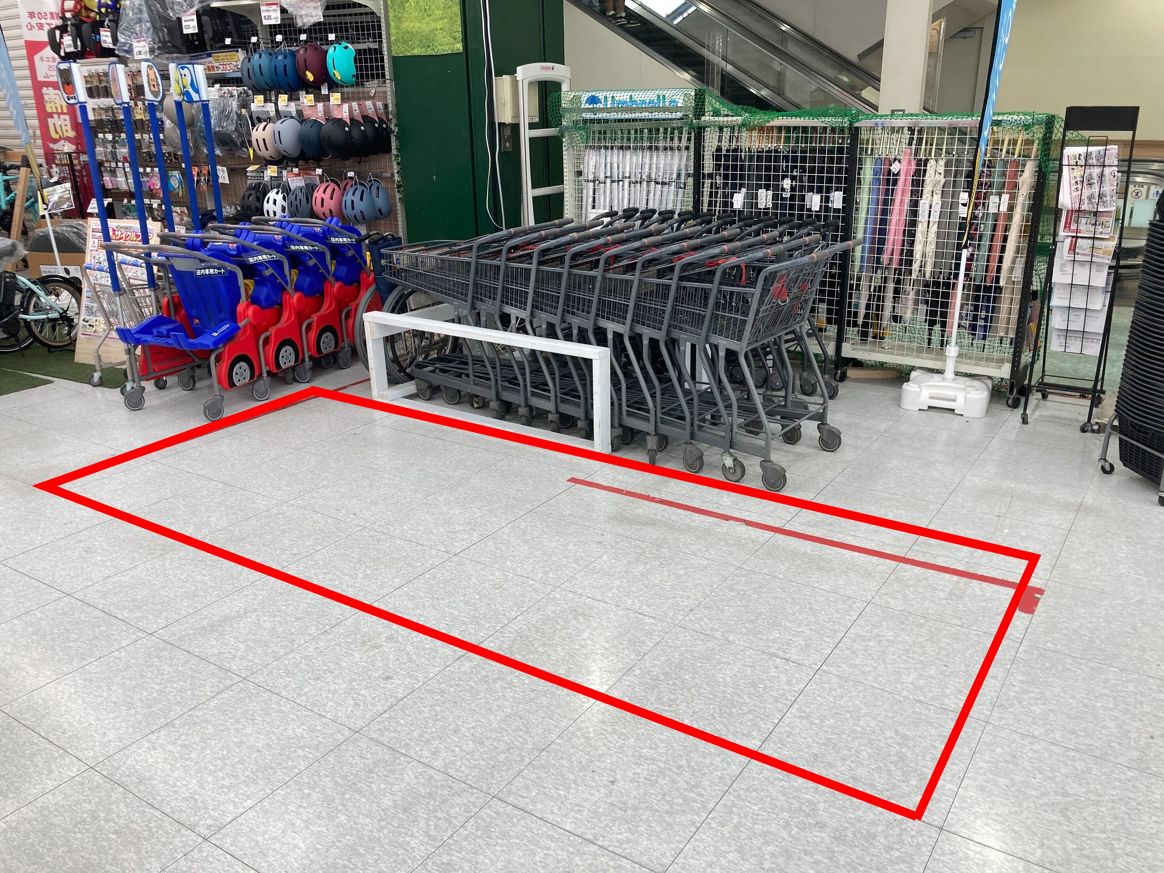 レジ付近 物販やプロモーションに最適なホームセンター内レジ付近の催事イベントスペース2