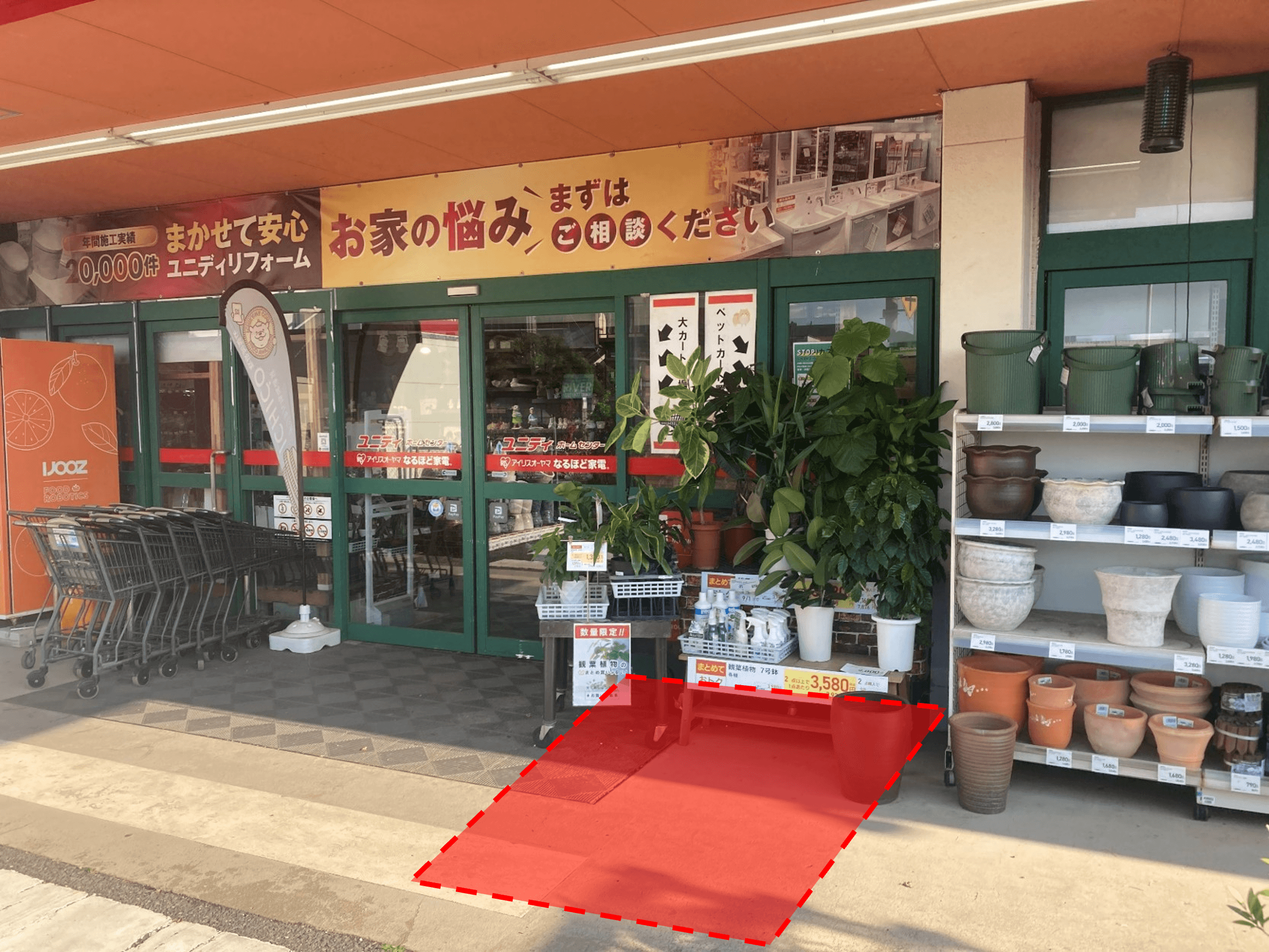 入口前軒先 物販やプロモーションに最適なホームセンター内軒先の催事イベントスペース