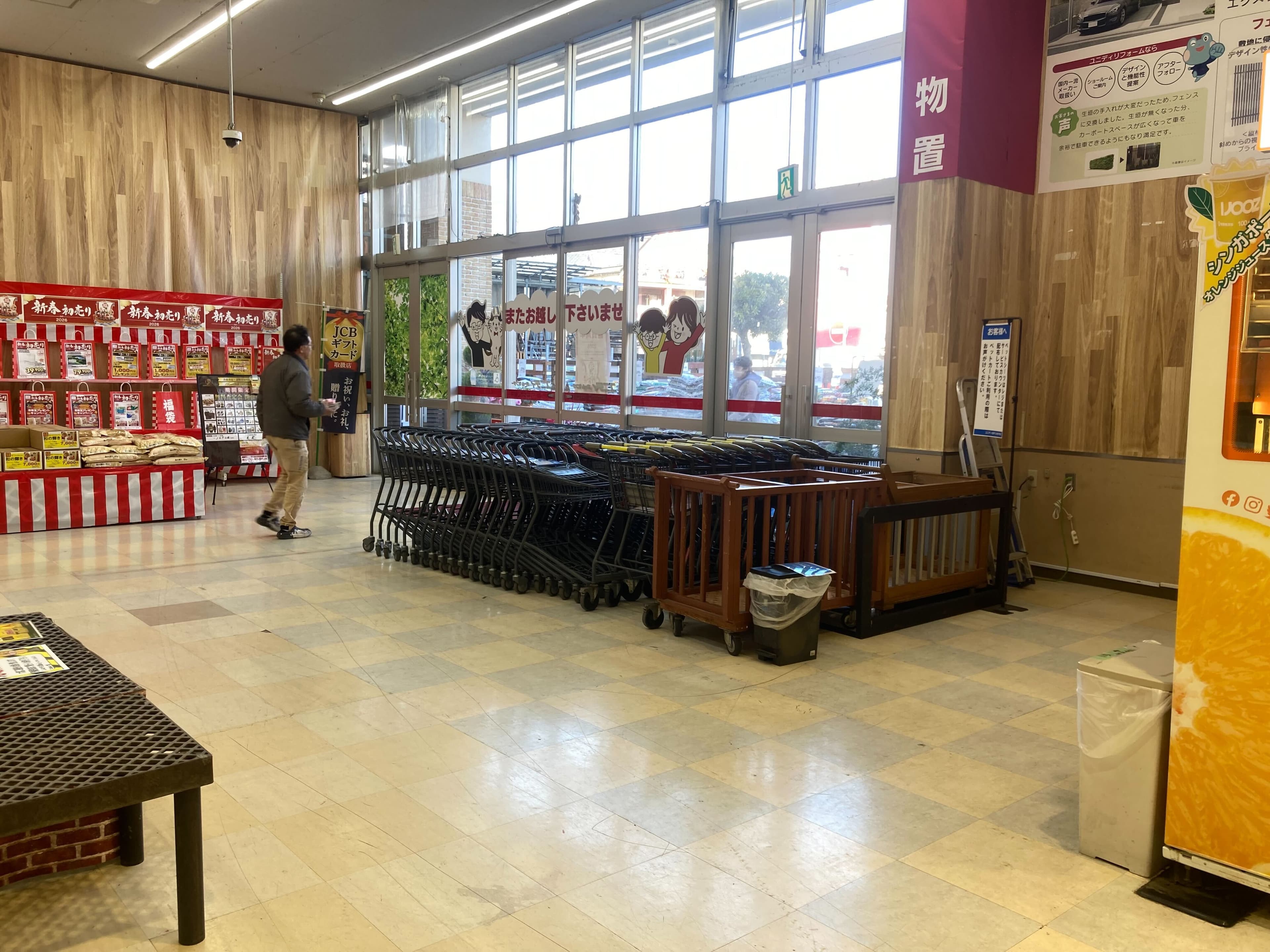 1階風除室 プロモーション・物販に最適な風除室イベントスペース1